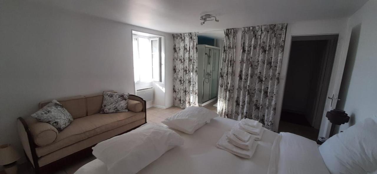Bed and Breakfast Domaine De La Briouse Sanxay Екстер'єр фото