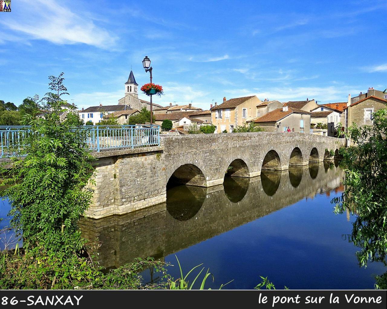 Bed and Breakfast Domaine De La Briouse Sanxay Екстер'єр фото