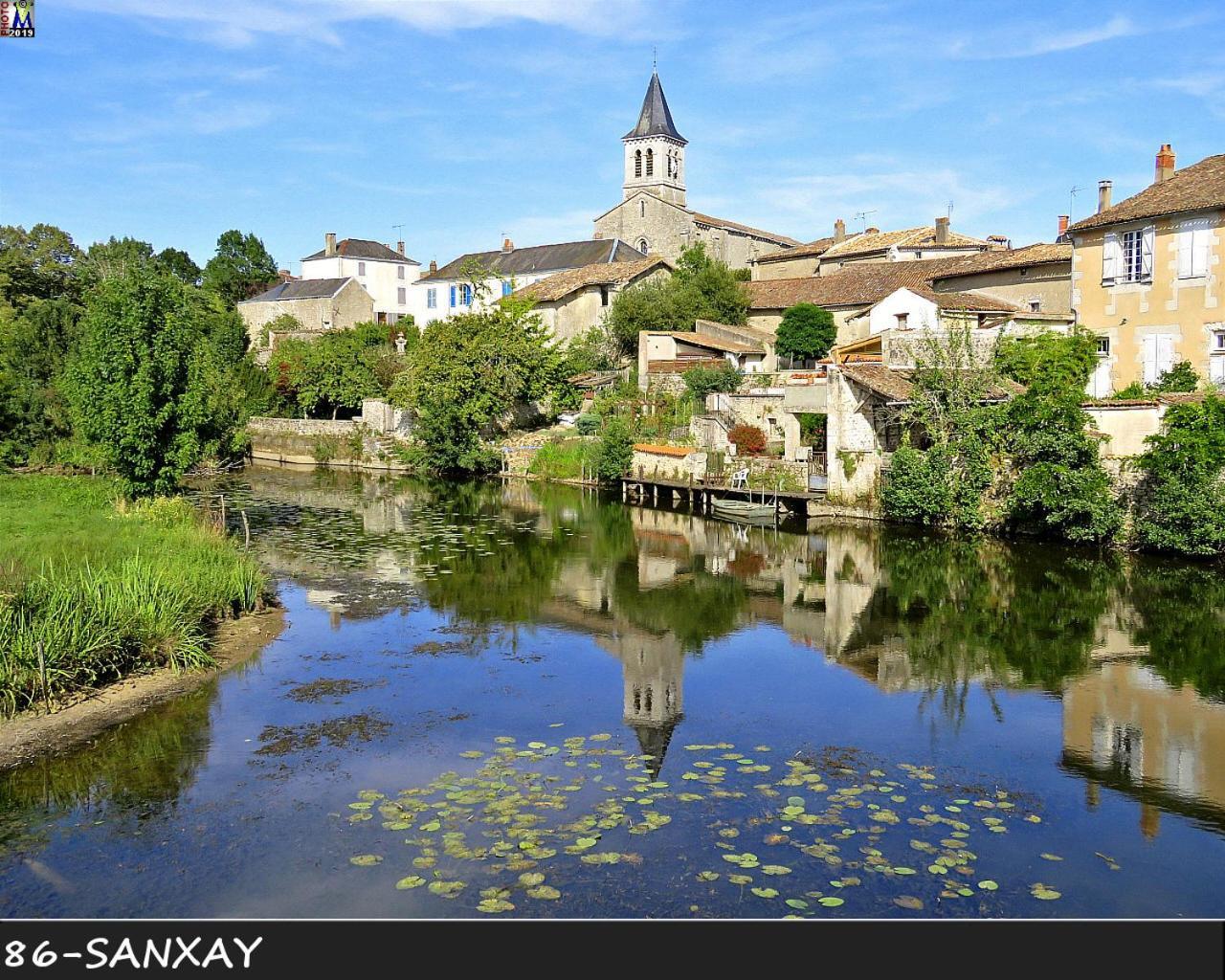 Bed and Breakfast Domaine De La Briouse Sanxay Екстер'єр фото