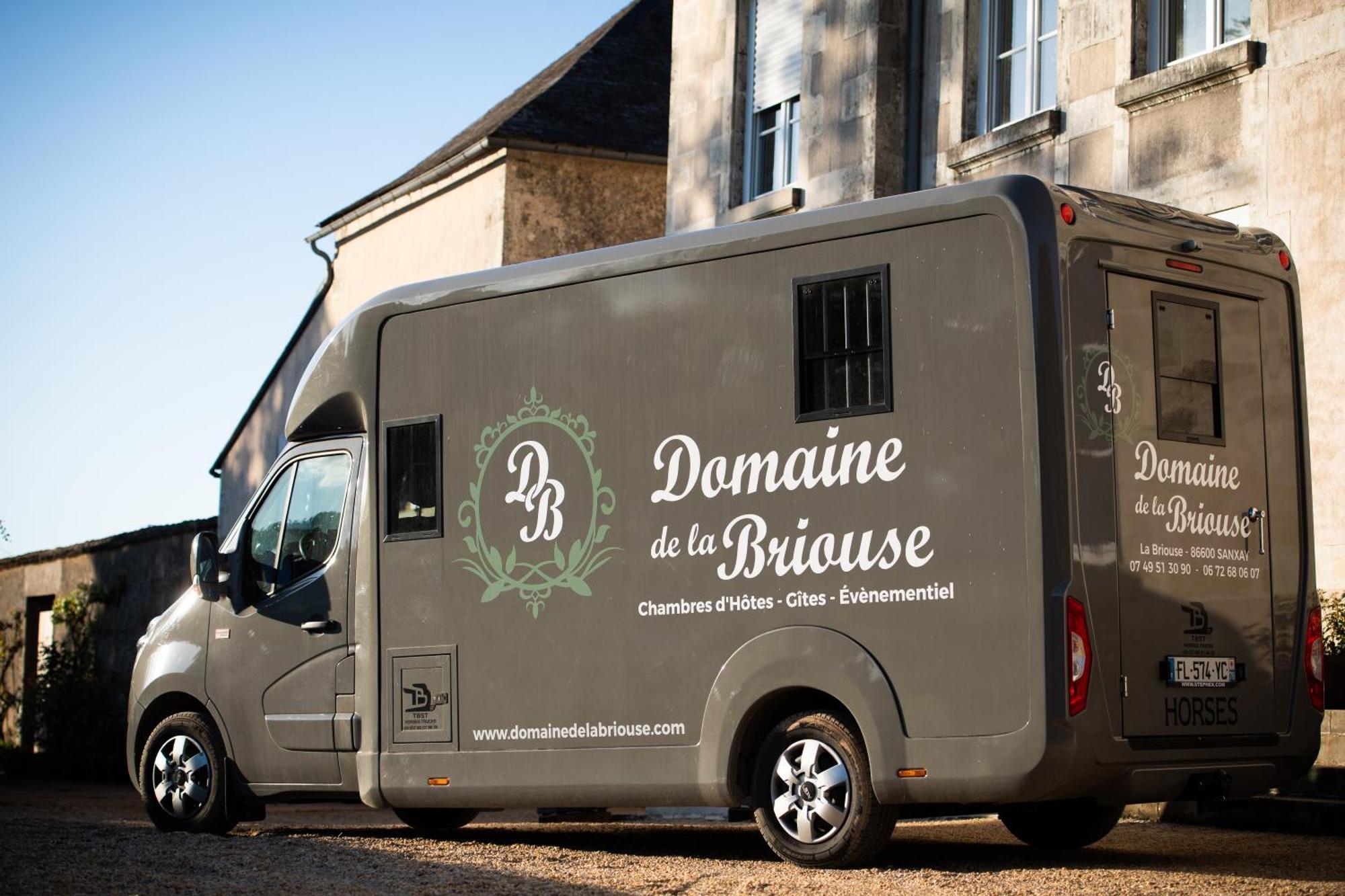 Bed and Breakfast Domaine De La Briouse Sanxay Екстер'єр фото